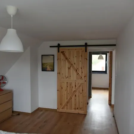 Slajszowki-domki Caloroczne Prázdninový dům *